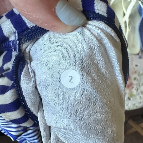 EUC - Lululemon In Stride Jacket in Pigment Blue and White Luon Stripe - Size 2 - Picture 14 of 15